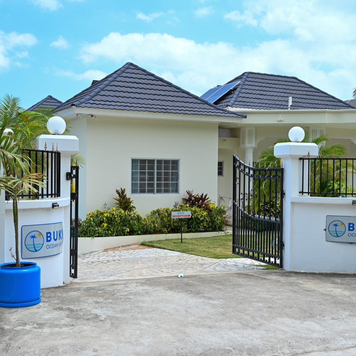 Entrance to Buki-min